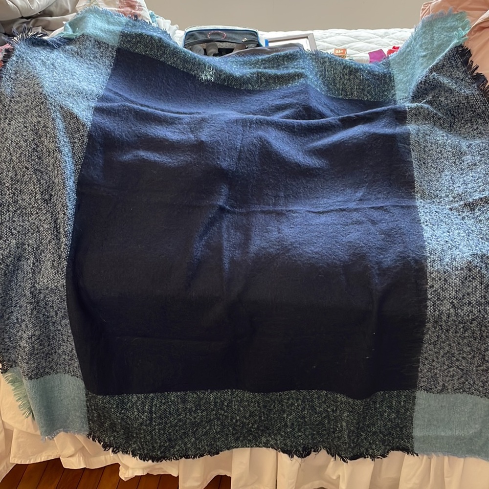 Scarf/wrap - Picture 5 of 5